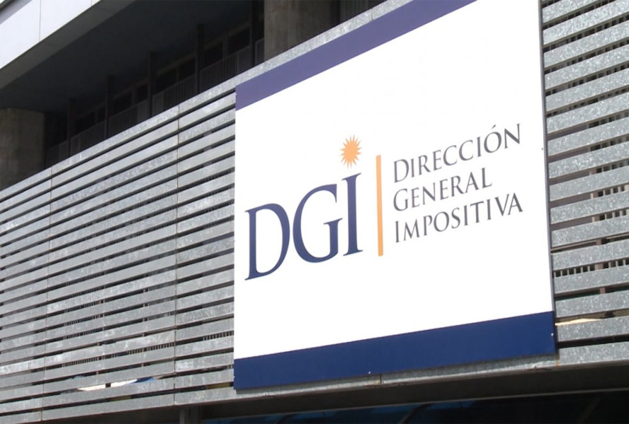 They denounce that the DGI finger-designated positions with salaries above $220,000