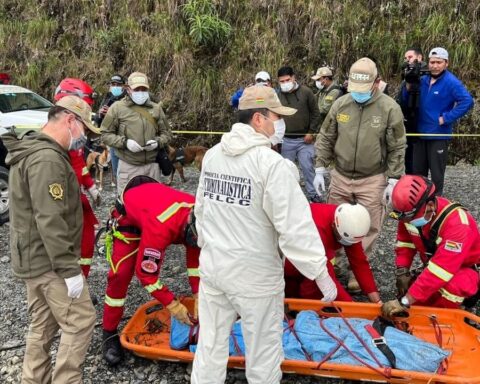 They find the lifeless body of Wilma on the route to Coroico