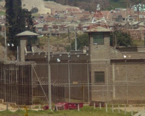 They inspected cells of inmates who met with Petro's brother in La Picota