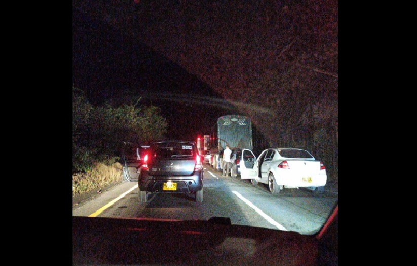 They report a monumental traffic jam on the Bogotá - Girardot road