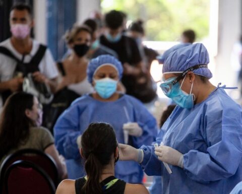 Third Holy Week in pandemic: new cases of coronavirus continue to fall