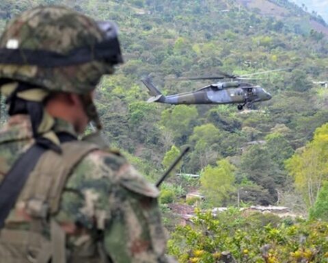 Three soldiers killed, five wounded and four missing in an attack with explosives against the army in Frontino, Antioquia