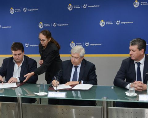 Tourism and Inacoop promote the formation and consolidation of cooperatives for the sector