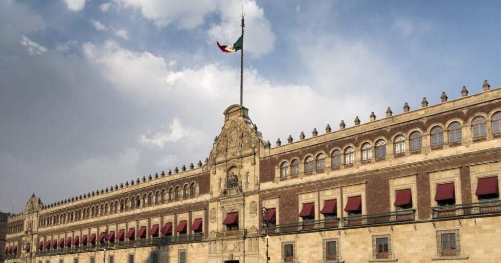 Treasury estimates that Mexico's economy will grow 3.4% this year