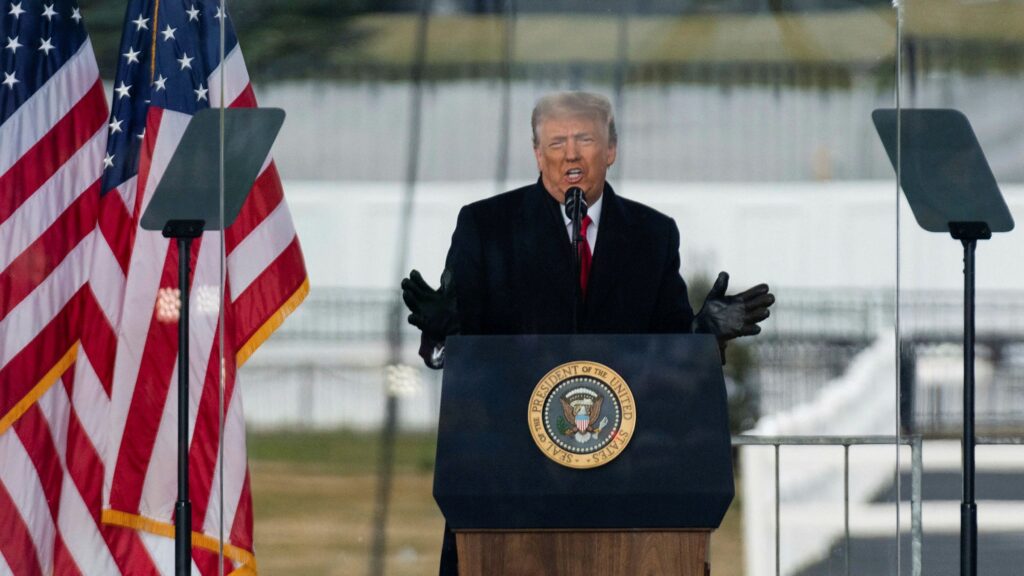 El entonces presidente Donald Trump arengando a manifestantes el 6 de enero. Foto: Financial Times.