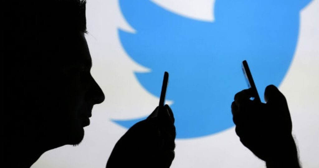 Twitter adopts plan to try to resist the purchase of the social network by Elon Musk