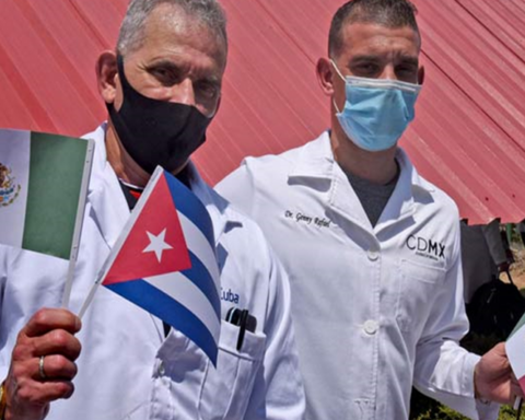 US congressmen ask to investigate the sending of Cuban doctors to Mexico