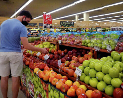 El precio de los alimentos seguirá subiendo en los próximos meses. Foto: George Stephens/AP.