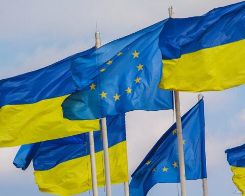 Ukraine aspires to be a candidate to join the EU in June 2022