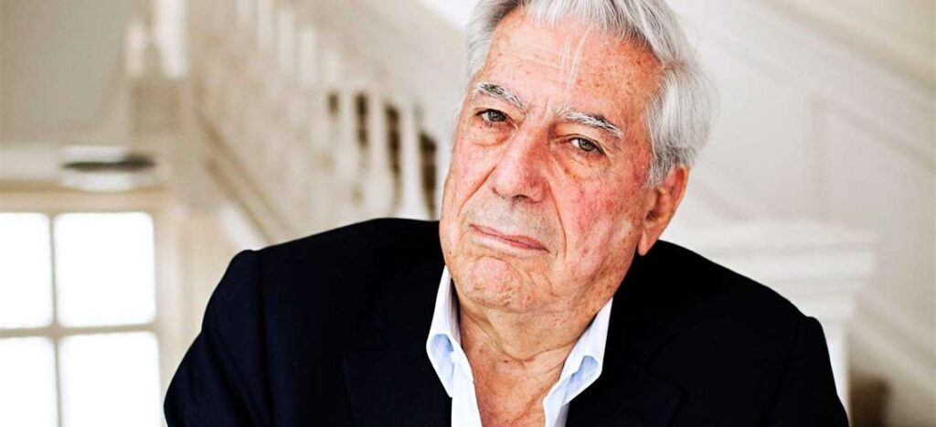 Vargas Llosa is admitted to a clinic for coronavirus, but his health "evolves favorably"according to his son