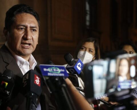 Vladimir Cerrón to Alfonso Chávarry: "If you support your subordinate for violating the Constitution, you do not qualify for minister"