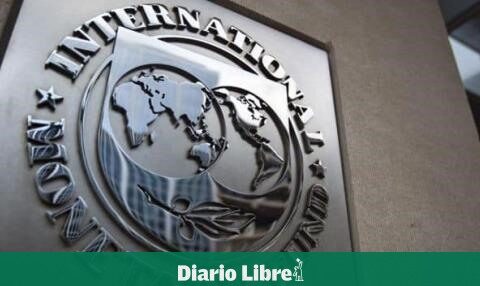 What does the IMF warn for Latin America?