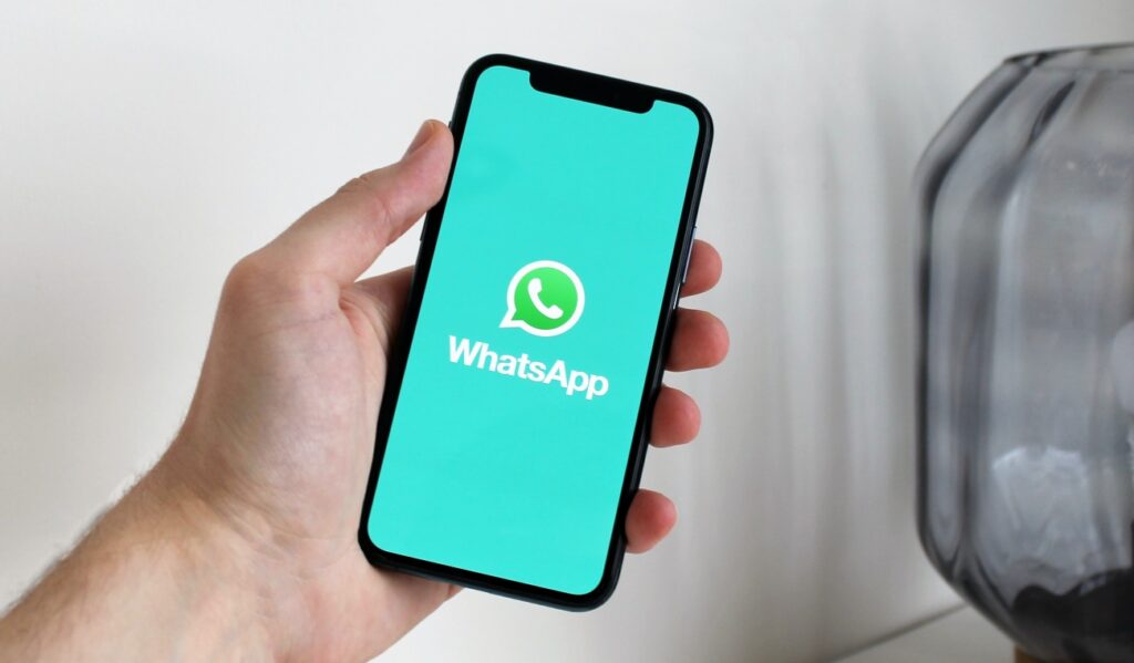 WhatsApp: how to save a complete chat with images and stickers?