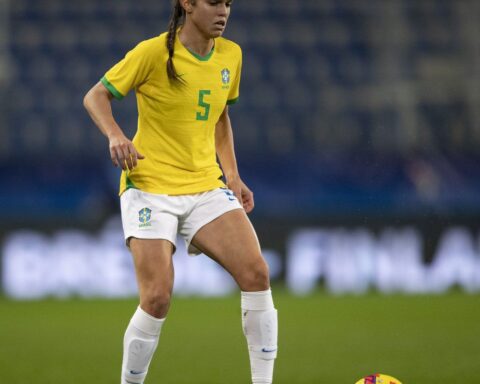 Women's team: Luana feels operated on knee and gives way to Ana Vitória