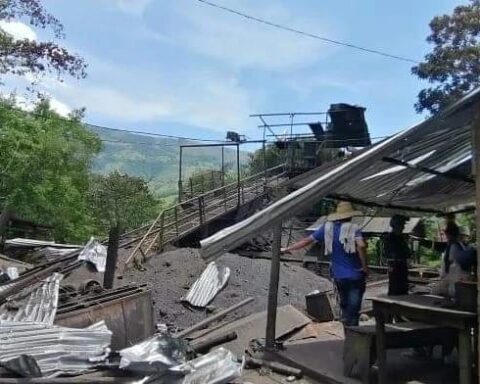 14 miners remain trapped in La Mestiza coal mine in Norte de Santander