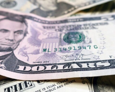 Dollar today: how much is the foreign currency trading for this Sunday, May 15