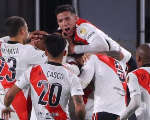 4-0: River goal show and classification