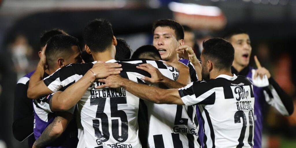 4-1: Libertad defeats The Strongest and advances to the round of 16