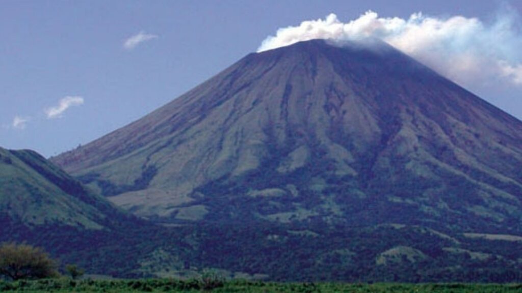 40 families decided to evacuate due to the threat of a landslide in the Mombacho volcano
