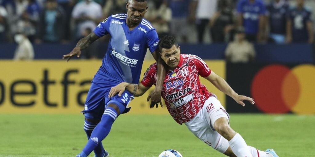 7-0: Emelec scores, goes to the round of 16 and Rescalvo breathes