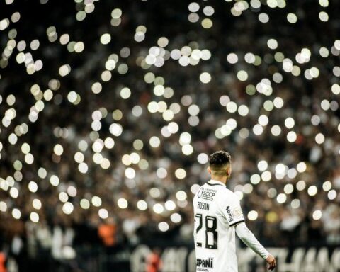 A draw against Sao Paulo is enough for Corinthians to retain the lead