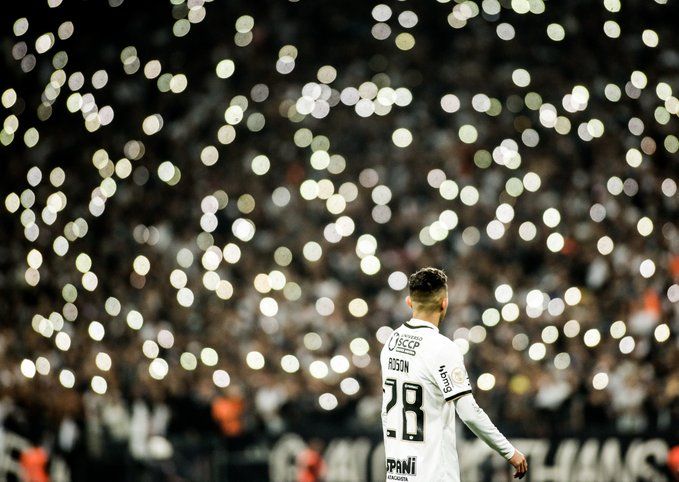 A draw against Sao Paulo is enough for Corinthians to retain the lead