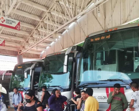 A heart attack truncates the American dream of a Cuban woman on a bus in Mexico