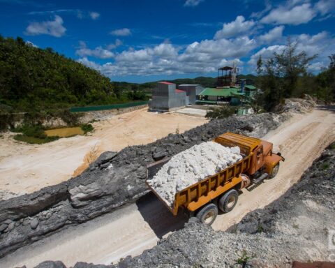 Planta minera "Roberto Coco Peredo", en la provincia cubana de Mayabeque. Foto: Otmaro Rodríguez.a Planta"Roberto Coco Peredo", en la provincia cubana de Mayabeque. Foto: Otmaro Rodríguez.