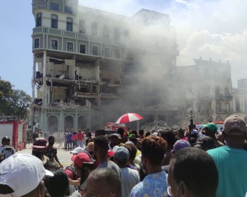 A strong explosion destroys the Saratoga hotel in Havana