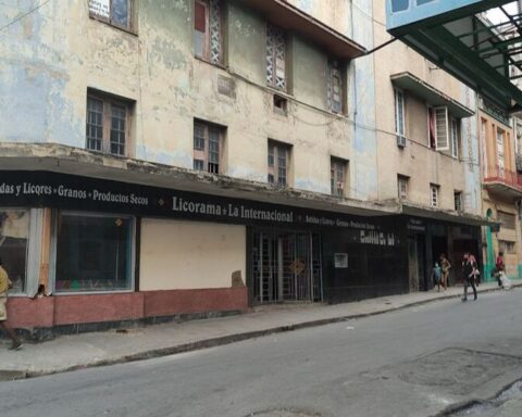 A woman dies in a fire in a building in Centro Habana