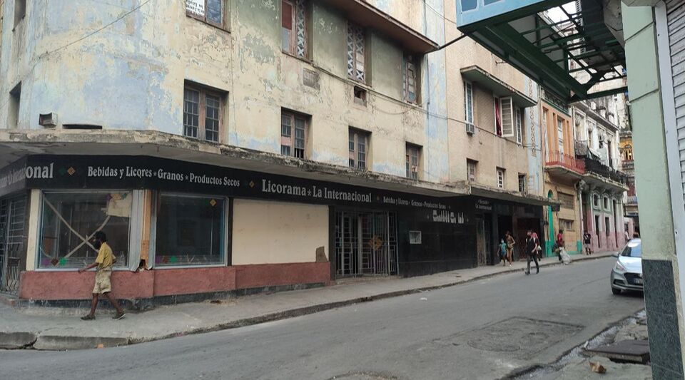 A woman dies in a fire in a building in Centro Habana