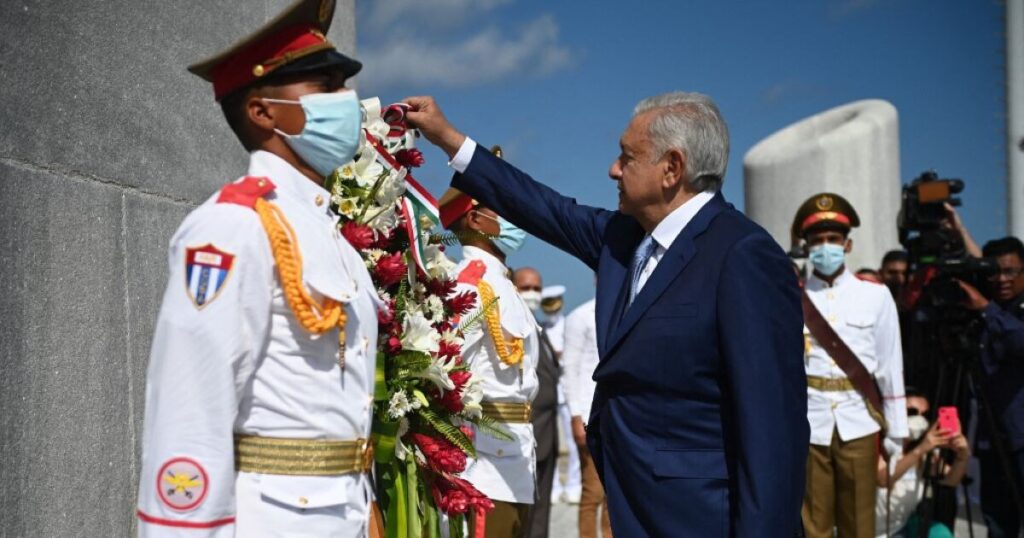 AMLO receives the José Martí award, the highest distinction in Cuba