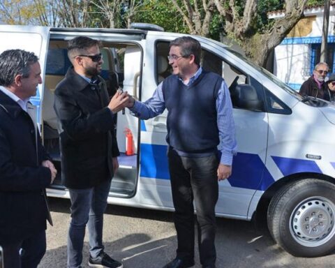 ASSE participated in the delivery of two ambulances in the department of Florida