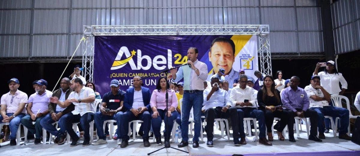 Abel Martínez pide a madres resistir «penurias» dos años que restan a Abinader