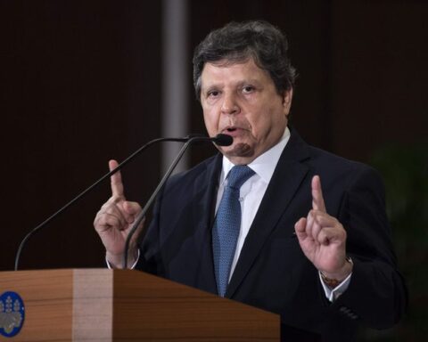 Acevedo will present his resignation as chancellor tomorrow