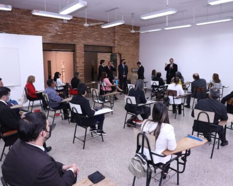 Almost 50% of magistrates do not manage the Constitution