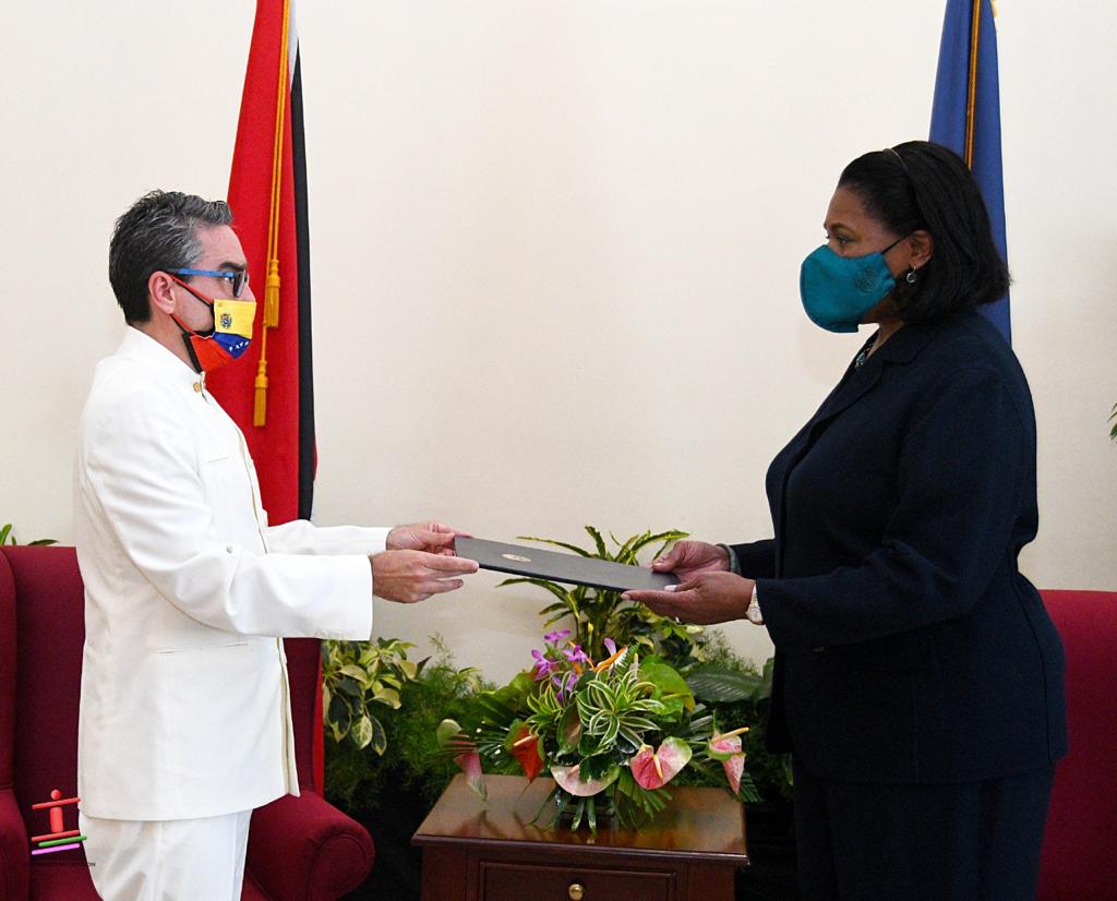 Ambassador of Venezuela in Trinidad and Tobago presented credentials