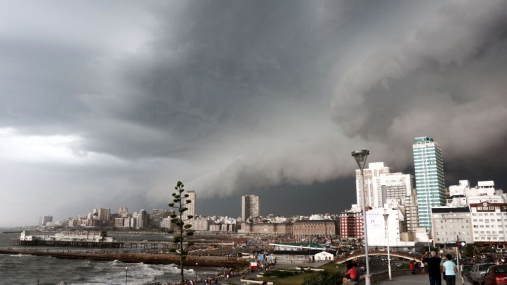 An extratropical cyclone will affect the coast of the Province of Buenos Aires this Sunday