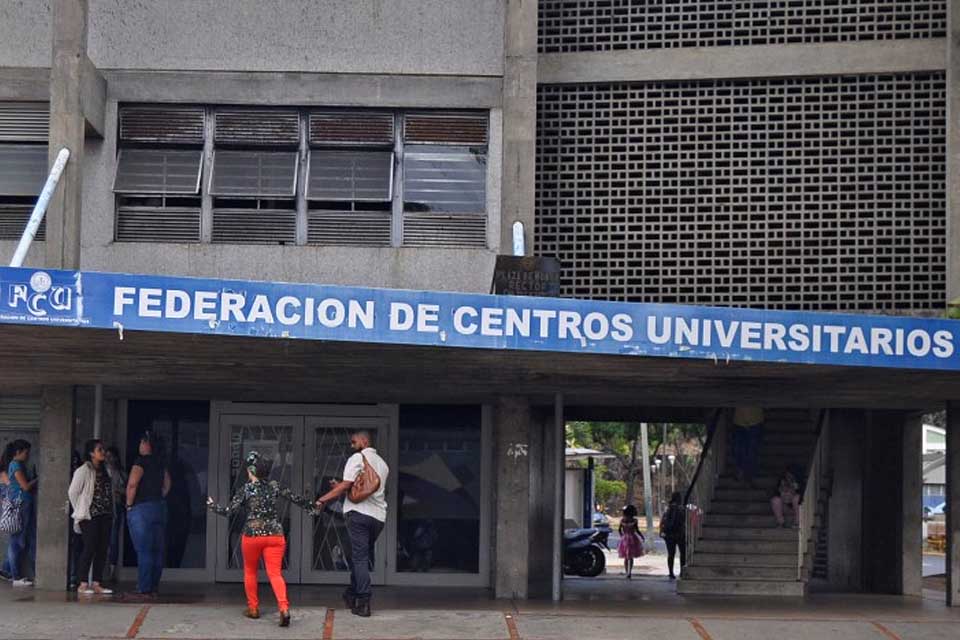 Announcement of the new president of the FCU-UCV marked by accusations and tension