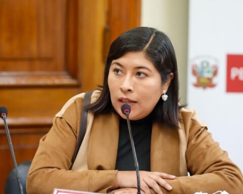 Betssy Chávez after censorship: "Perhaps they have missed me since my seat in Congress"