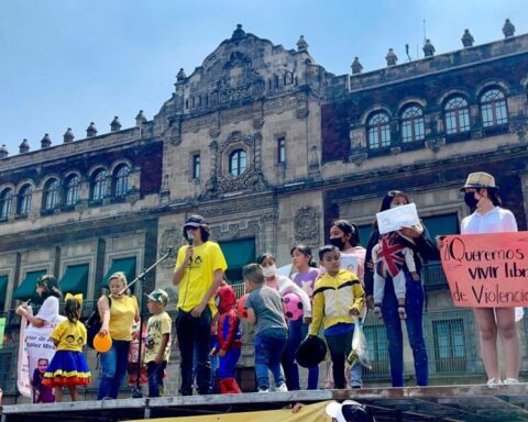 Boys and girls march in CDMX against disappearances and violence