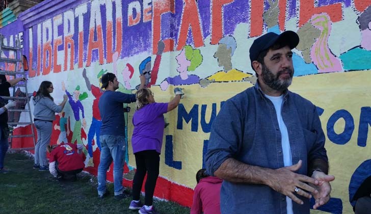 Broad Front carried out a day of graffiti on walls because they are from the people and they defend themselves