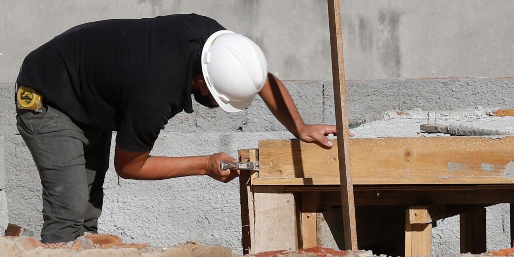 CNI: number of employees in civil construction remains stable in April