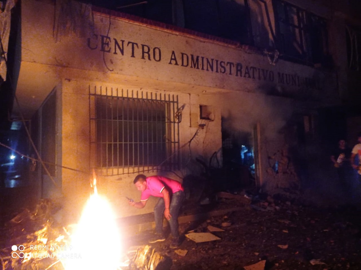 Car bomb was activated against the Mayor of Argelia, Cauca