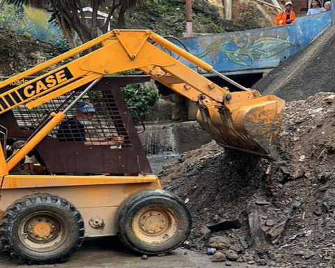 Alcaldía de Caracas realiza mantenimiento a quebradas de Propatria luego de las fuertes precipitaciones