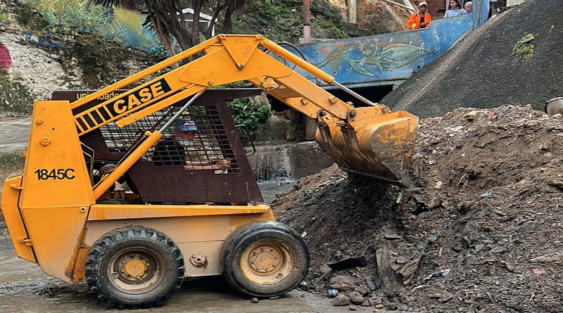 Alcaldía de Caracas realiza mantenimiento a quebradas de Propatria luego de las fuertes precipitaciones