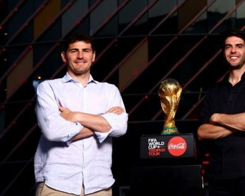 Casillas and Kaká present the World Cup tour in Dubai