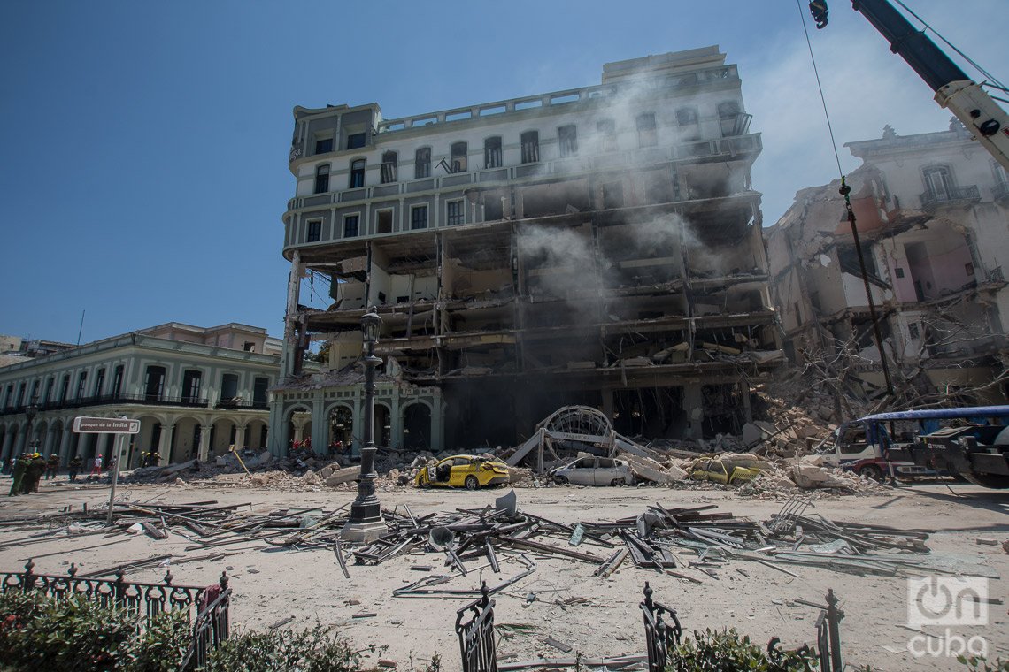 Vista del Hotel Saratoga, en La Habana, tras la explosión ocurrida en el lugar este viernes 6 de mayo de 2022. Foto: Otmaro Rodríguez.