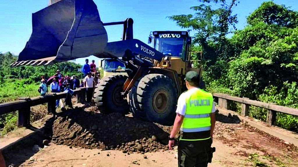 Chimoré lifts his blockade;  paved road guarantee