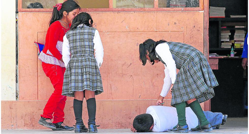 Classes in Peru: How to report if I am a witness or victim of school violence?